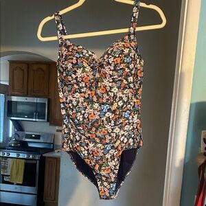 Nip Tuck Multi-Fit Cup One Piece size 8 US 12 AU